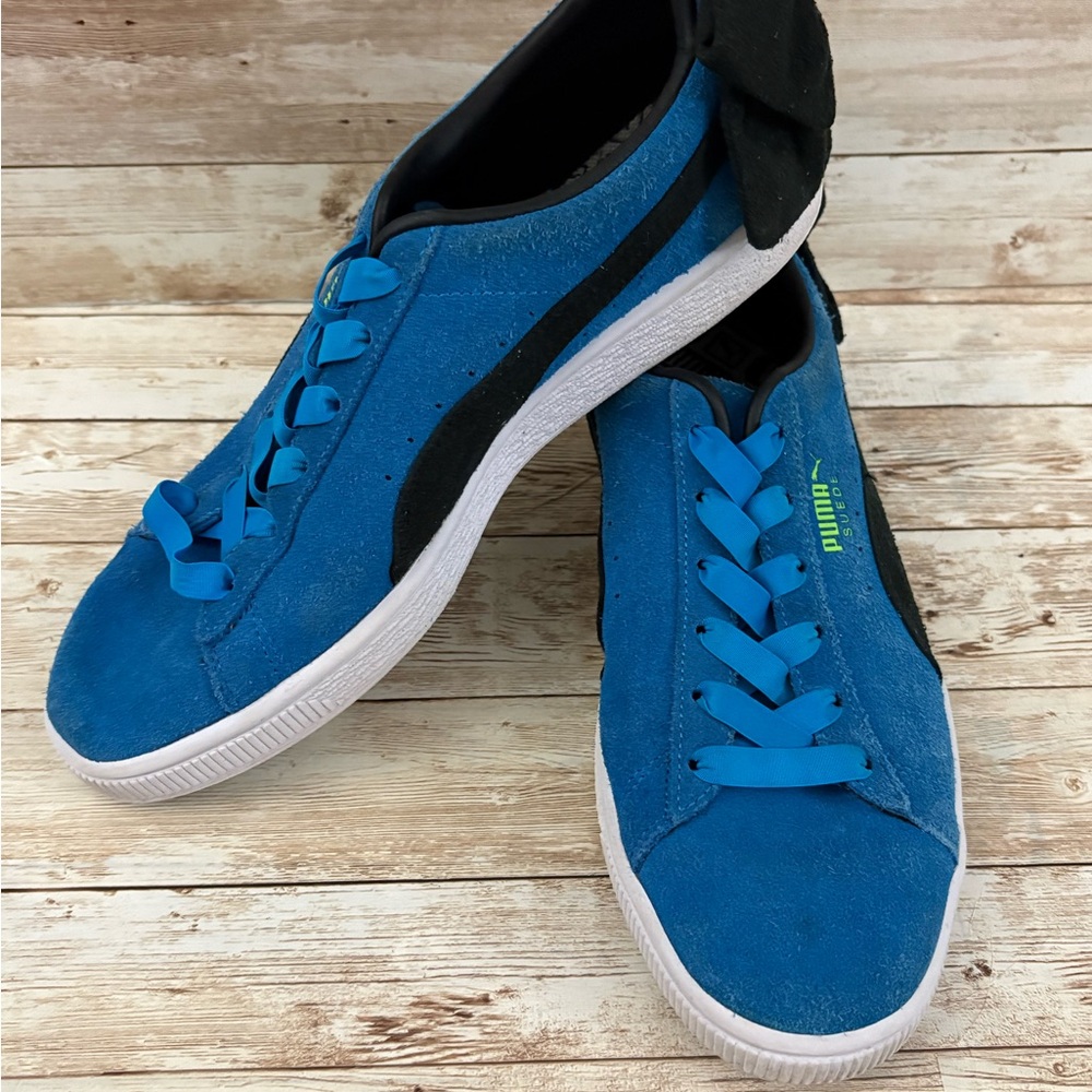Puma Women’s Blue Suede Sneakers with Black Bow accent Size 10
